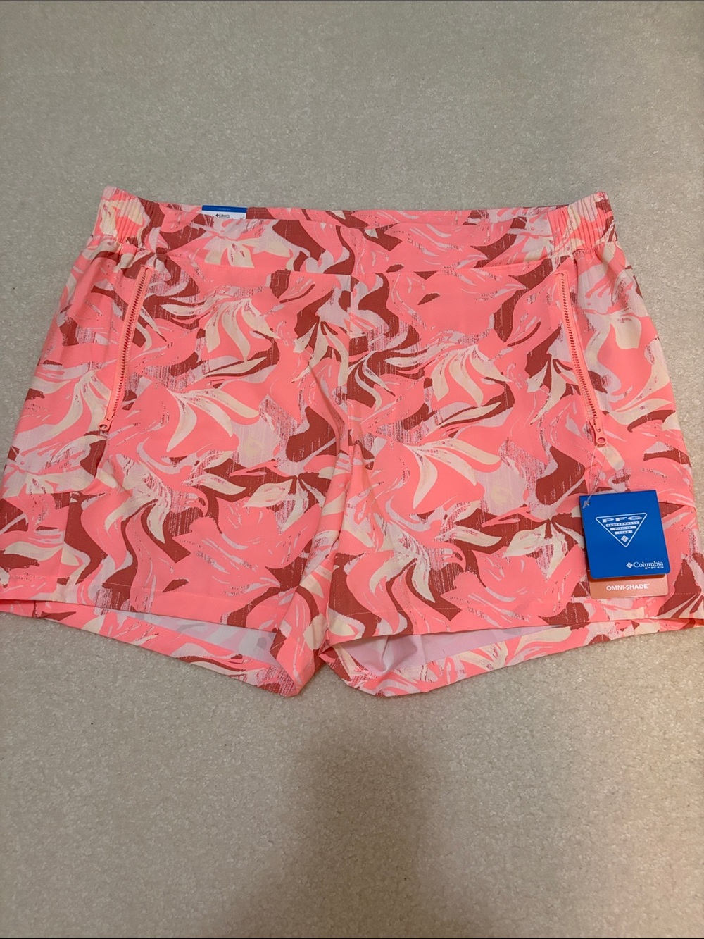 Columbia Womenโs Coral Pink Patterned Athletic Shorts